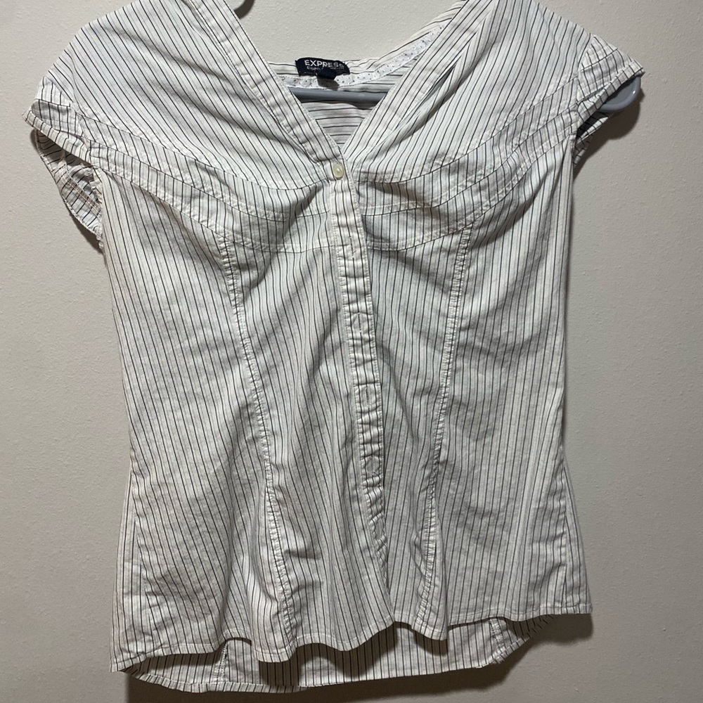 Express sleeveless button up